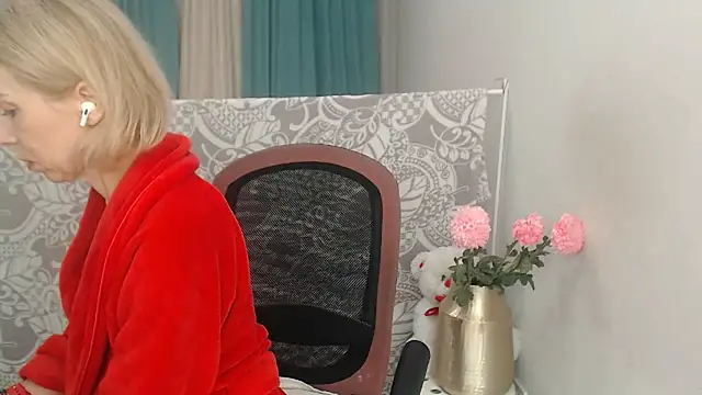 LuxuryNika online show from 11-15-25, 07:51