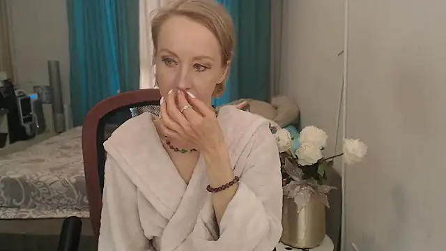 LuxuryNika online show from 05-15-26, 01:31