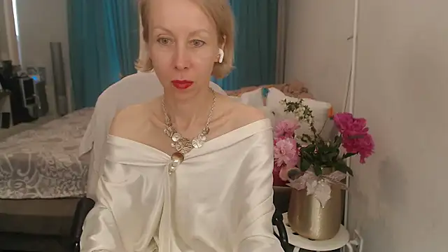 LuxuryNika online show from 06-10-26, 02:51