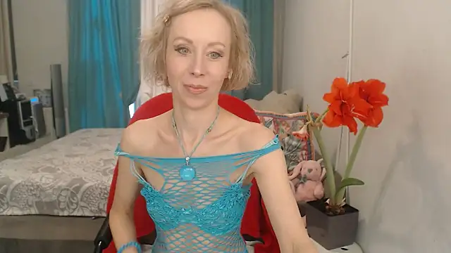 LuxuryNika online show from 04-18-26, 01:46