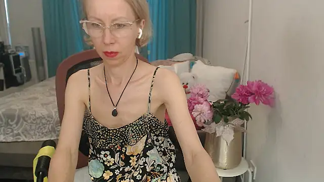 LuxuryNika online show from 06-11-26, 04:04