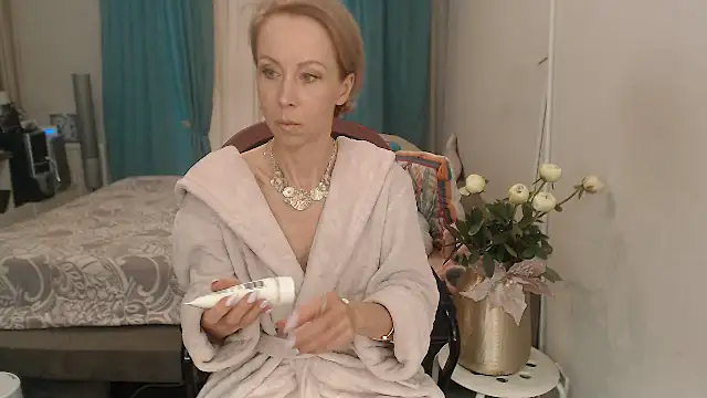 LuxuryNika online show from 05-12-26, 02:12