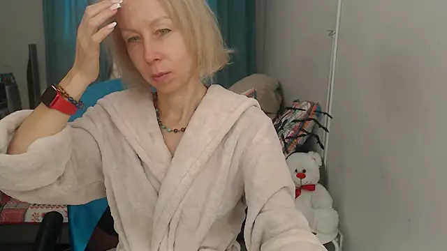 LuxuryNika online show from 10-23-25, 09:41