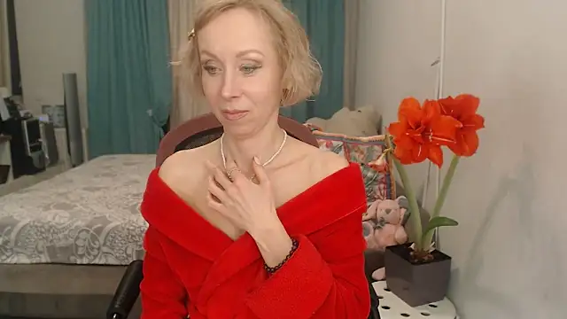 LuxuryNika online show from 04-18-26, 07:07