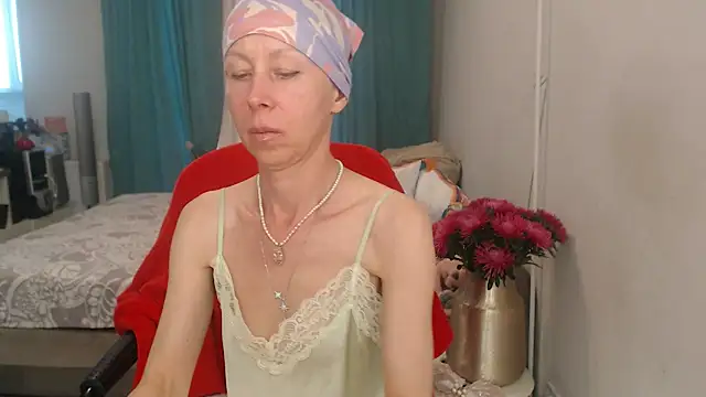 Snapshot of LuxuryNika chatting on 07-28-26, 04:27 LuxuryNika online show from 07-28-26, 04:27