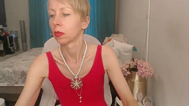Snapshot of LuxuryNika chatting on 07-01-26, 02:17 LuxuryNika online show from 07-01-26, 02:17