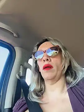 Gatitacarlita online show from 11-18-25, 12:41