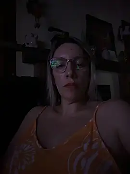 Gatitacarlita online show from 12-20-25, 10:56