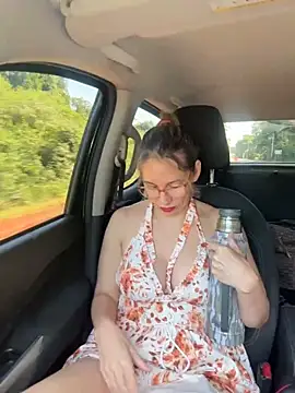 Gatitacarlita online show from 11-28-25, 12:27