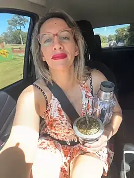 Gatitacarlita online show from 11-21-25, 12:26