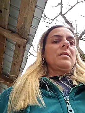 Snapshot of IsabelleCraft chatting on 03-22-25, 01:41 IsabelleCraft online show from 03-22-25, 01:41