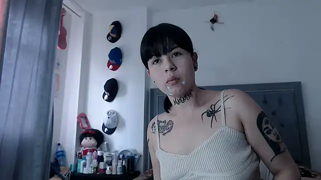 dulce maria x online show from 10-22-25, 04:17