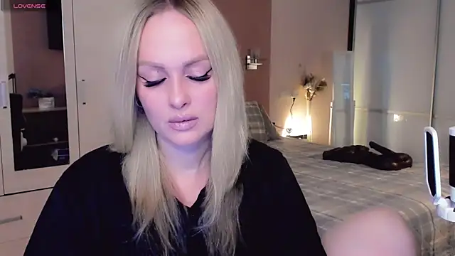 Libby Nora online show from 11-21-25, 09:19