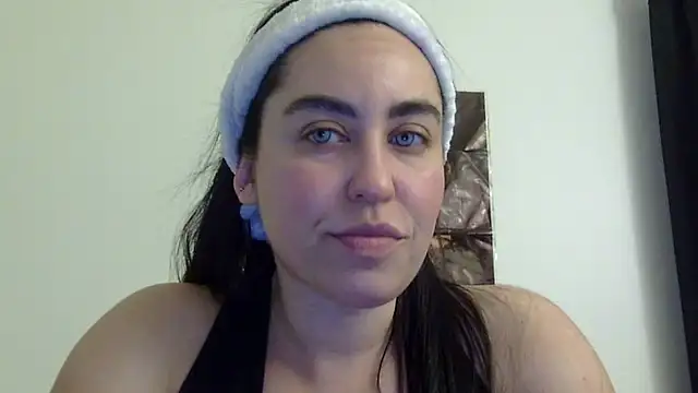Snapshot of WetFlower69 chatting on 06-08-26, 01:28 WetFlower69 online show from 06-08-26, 01:28