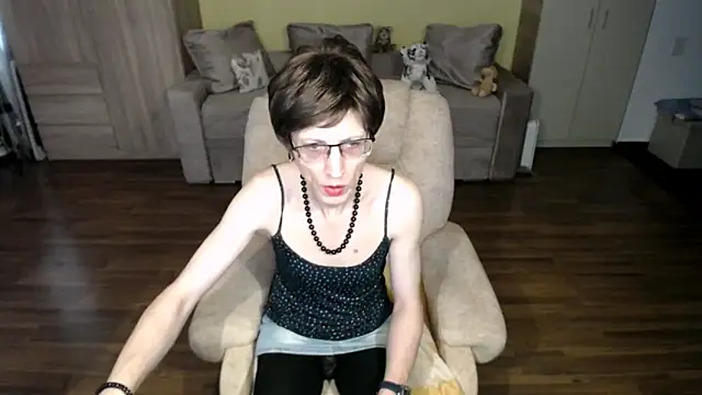 clementine online show from 04-04-26, 08:10