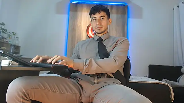 Andrew 4  online show from 10-10-25, 02:34