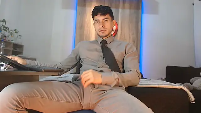 Andrew 4  online show from 10-08-25, 03:41