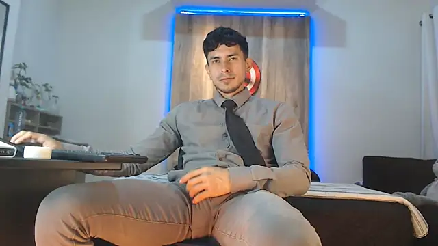 Andrew 4  online show from 10-11-25, 02:45