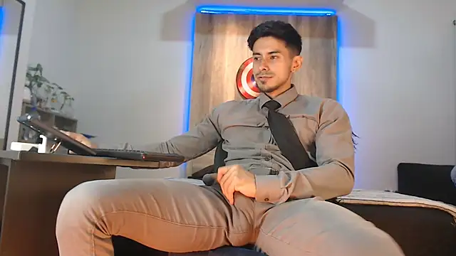 Andrew 4  online show from 11-04-25, 03:32