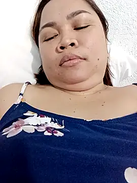 Snapshot of XXLorie_02 chatting on 10-12-25, 12:28 XXLorie 02 online show from 10-12-25, 12:28
