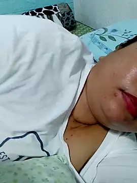 Snapshot of XXLorie_02 chatting on 03-18-25, 02:28 XXLorie 02 online show from 03-18-25, 02:28