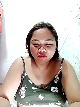 Snapshot of XXLorie_02 chatting on 09-23-25, 01:18 XXLorie 02 online show from 09-23-25, 01:18