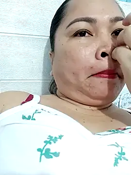 Snapshot of XXLorie_02 chatting on 09-24-25, 01:24 XXLorie 02 online show from 09-24-25, 01:24