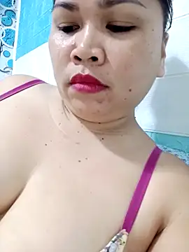 Snapshot of XXLorie_02 chatting on 03-14-25, 01:02 XXLorie 02 online show from 03-14-25, 01:02