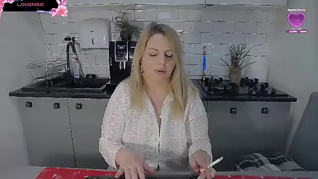 erikaerika online show from 01-10-26, 07:47