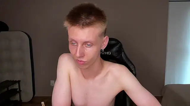 Snapshot of vladdymeow chatting on 12-24-24, 10:39 vladdymeow online show from 12-24-24, 10:39