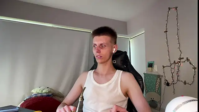 Snapshot of vladdymeow chatting on 12-29-24, 03:24 vladdymeow online show from 12-29-24, 03:24