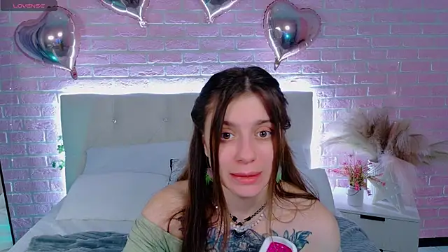 Eille Elfie online show from 11-18-25, 05:55