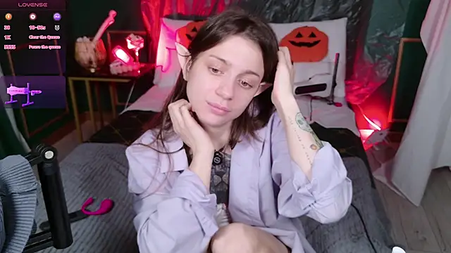 Eille Elfie online show from 10-27-25, 06:14