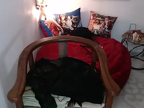 Snapshot of LunaxxxxCandy chatting on 02-04-25, 06:14 LunaxxxxCandy online show from 02-04-25, 06:14