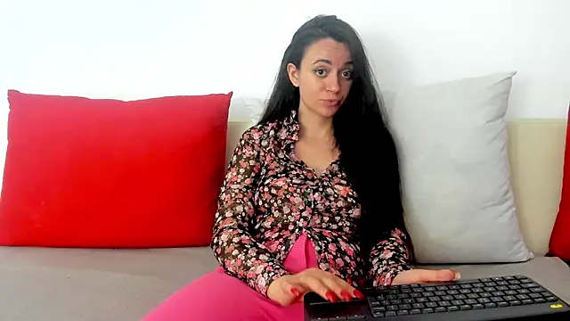 Snapshot of cute_angel95 chatting on 05-11-26, 04:04 cute angel95 online show from 05-11-26, 04:04