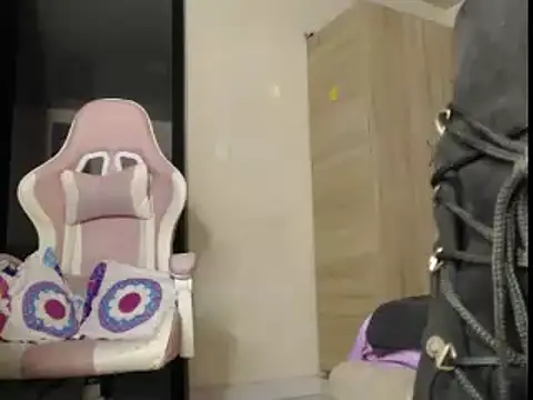 vittoriaromano online show from 11-19-25, 03:06