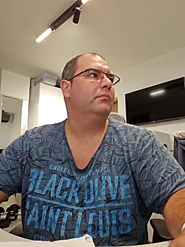 Andrew1900529 online show from 10-26-25, 07:14