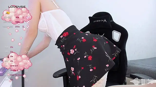 SkyqueenI online show from 03-20-25, 12:00