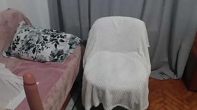 Snapshot of JullieMilf chatting on 02-02-25, 03:39 JullieMilf online show from 02-02-25, 03:39
