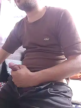 Snapshot of HotBoyOm chatting on 02-08-25, 05:29 HotBoyOm online show from 02-08-25, 05:29