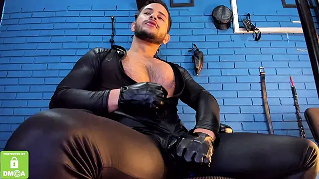 Snapshot of TheIan26 chatting on 12-05-25, 08:17 TheIan26 online show from 12-05-25, 08:17