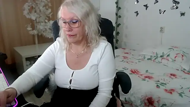 Snapshot of Ghertrude52 chatting on 05-17-26, 04:12 Ghertrude52 online show from 05-17-26, 04:12