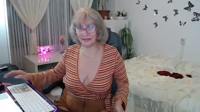 Ghertrude52 online show from 10-18-25, 04:14