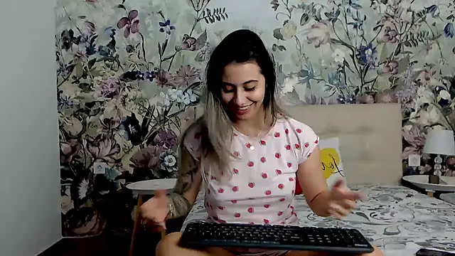 RoseDiamond06 online show from 10-24-25, 10:09