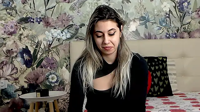 Snapshot of RoseDiamond06 chatting on 03-17-25, 07:48 RoseDiamond06 online show from 03-17-25, 07:48