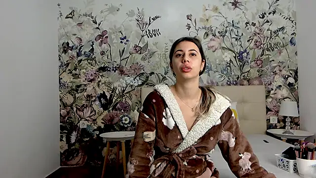 Snapshot of RoseDiamond06 chatting on 10-10-25, 11:00 RoseDiamond06 online show from 10-10-25, 11:00