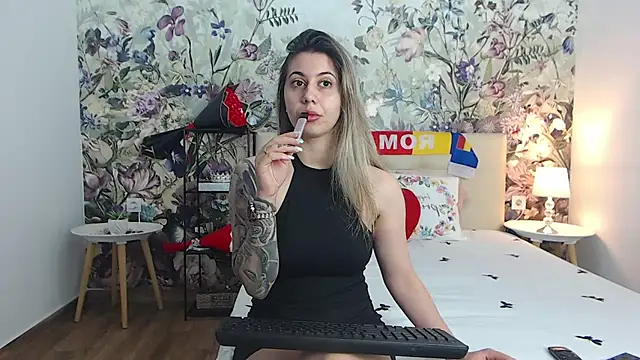 RoseDiamond06 online show from 06-25-26, 12:32