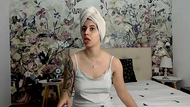 Snapshot of RoseDiamond06 chatting on 10-01-25, 10:30 RoseDiamond06 online show from 10-01-25, 10:30
