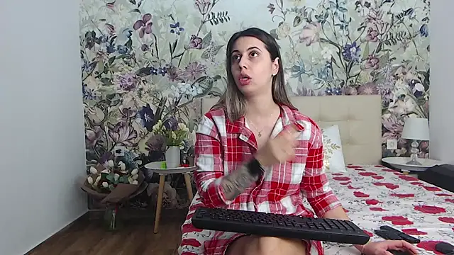 RoseDiamond06 online show from 02-16-26, 06:39