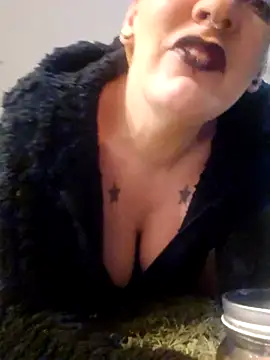 Snapshot of PinkTheHawk chatting on 05-03-26, 10:42 PinkTheHawk online show from 05-03-26, 10:42